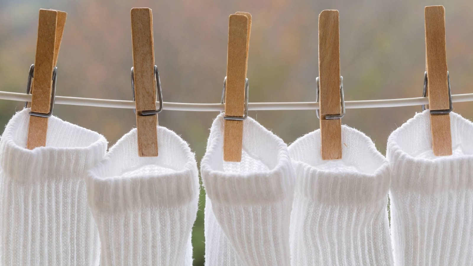 don’t-throw-away-your-dingy-white-socks-—-here’s-how-to-make-them-look-whiter-and-brighter