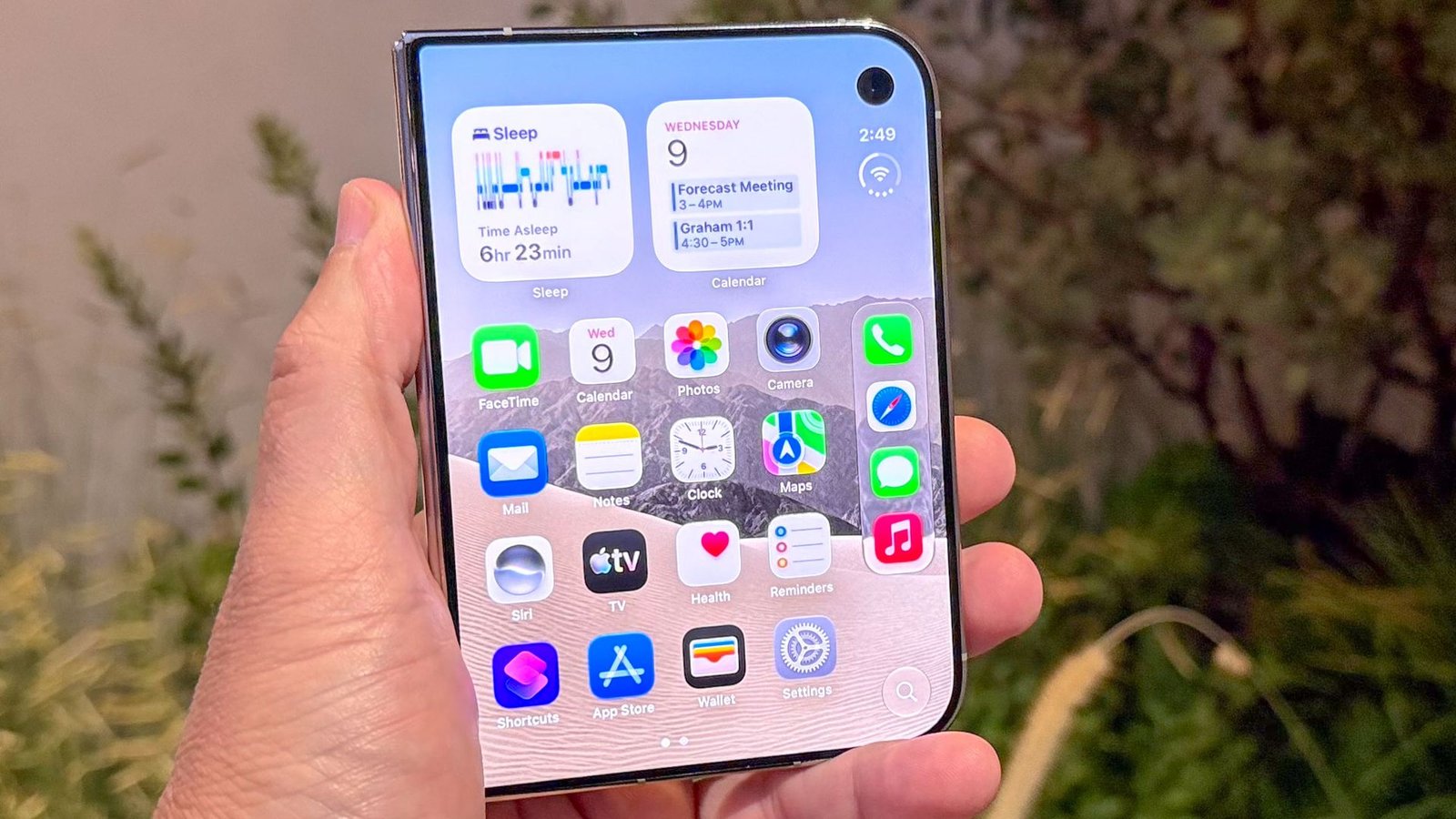 iphone-duo-pre-orders-—-7-reasons-to-buy-and-4-reasons-to-skip