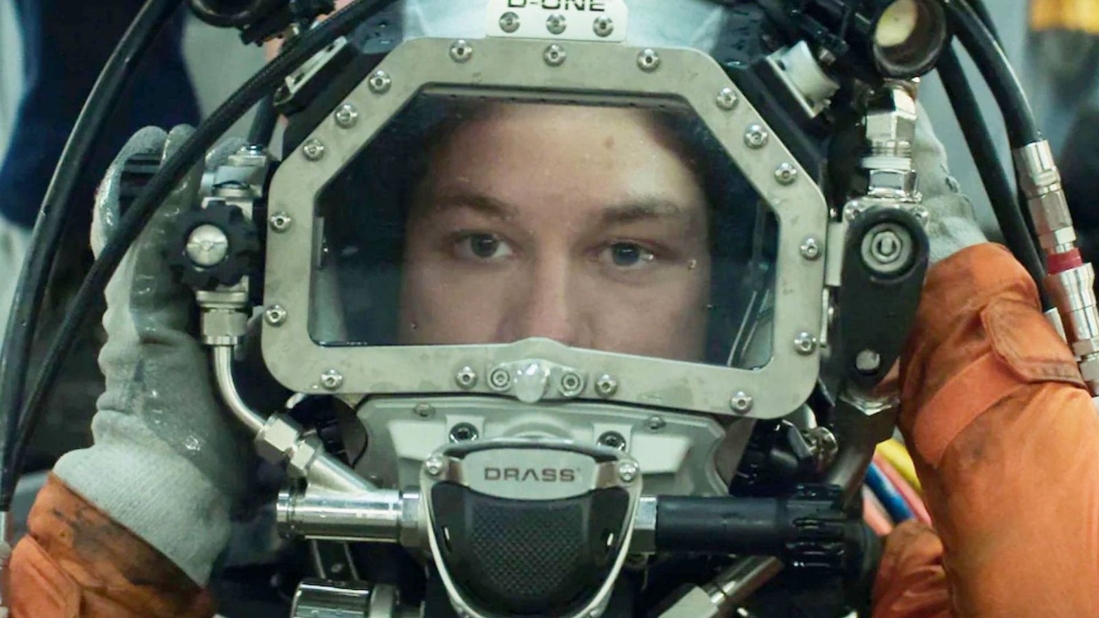 6-intense-underwater-thrillers-to-watch-this-weekend-—-including-an-’80s-classic-from-james-cameron