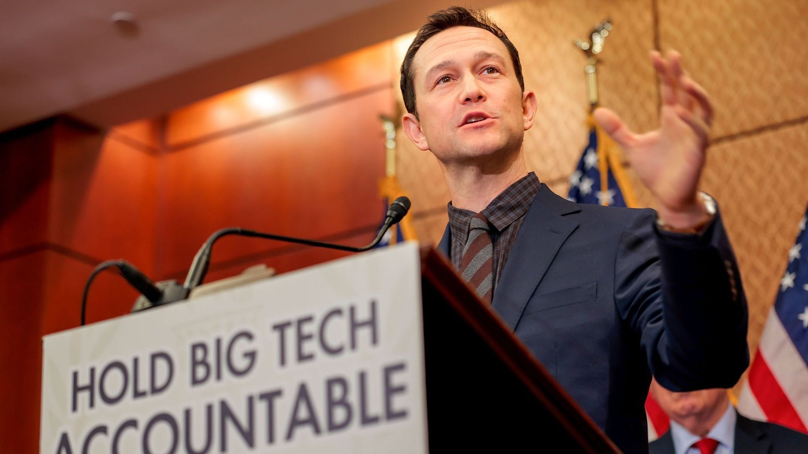 joseph-gordon-levitt-warns-the-real-ai-threat-isn’t-killer-robots-—-it’s-the-companies-building-them