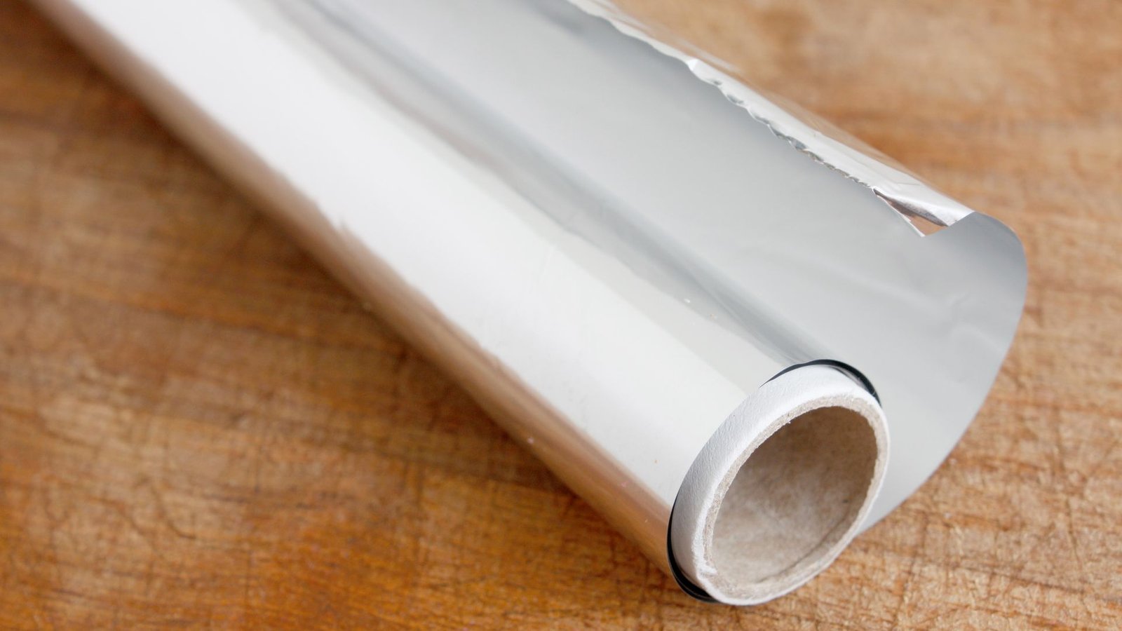 the-aluminum-foil-trick-that-saves-your-kitchen-drawers-—-and-cuts-down-on-cleaning-time