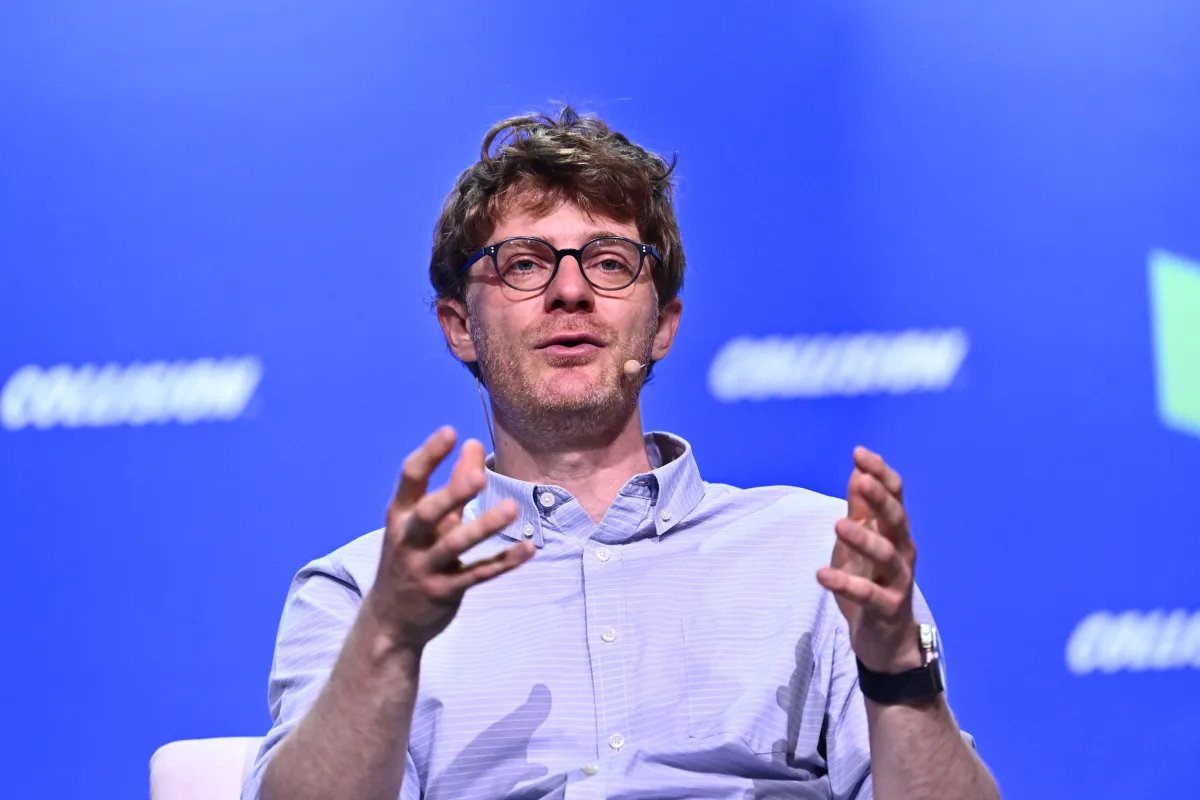 recursive-launches-flint,-a-laptop-coding-model-it-says-was-largely-built-by-ai