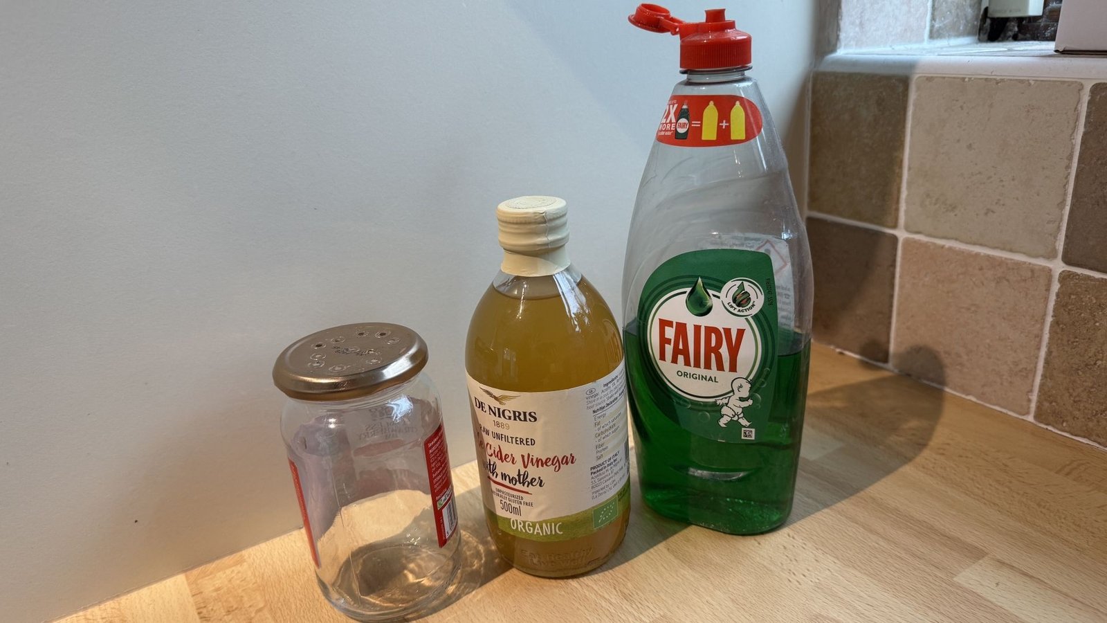 i-got-rid-of-my-fruit-flies-with-this-easy-$5-diy-trick-using-3-common-household-items