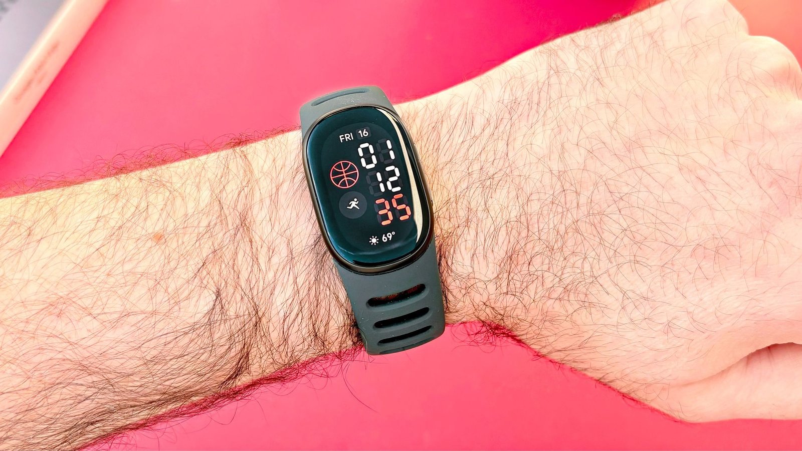 fitbit-edge-review:-just-the-right-amount-of-fitness-tracker-for-most-people