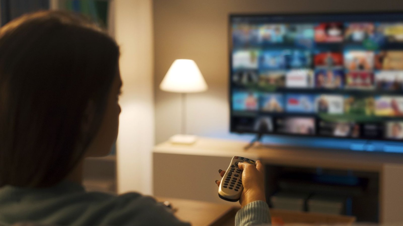 i-brought-back-cable-tv-for-7-days-using-netflix-—and-it-fixed-my-biggest-problem-with-streaming