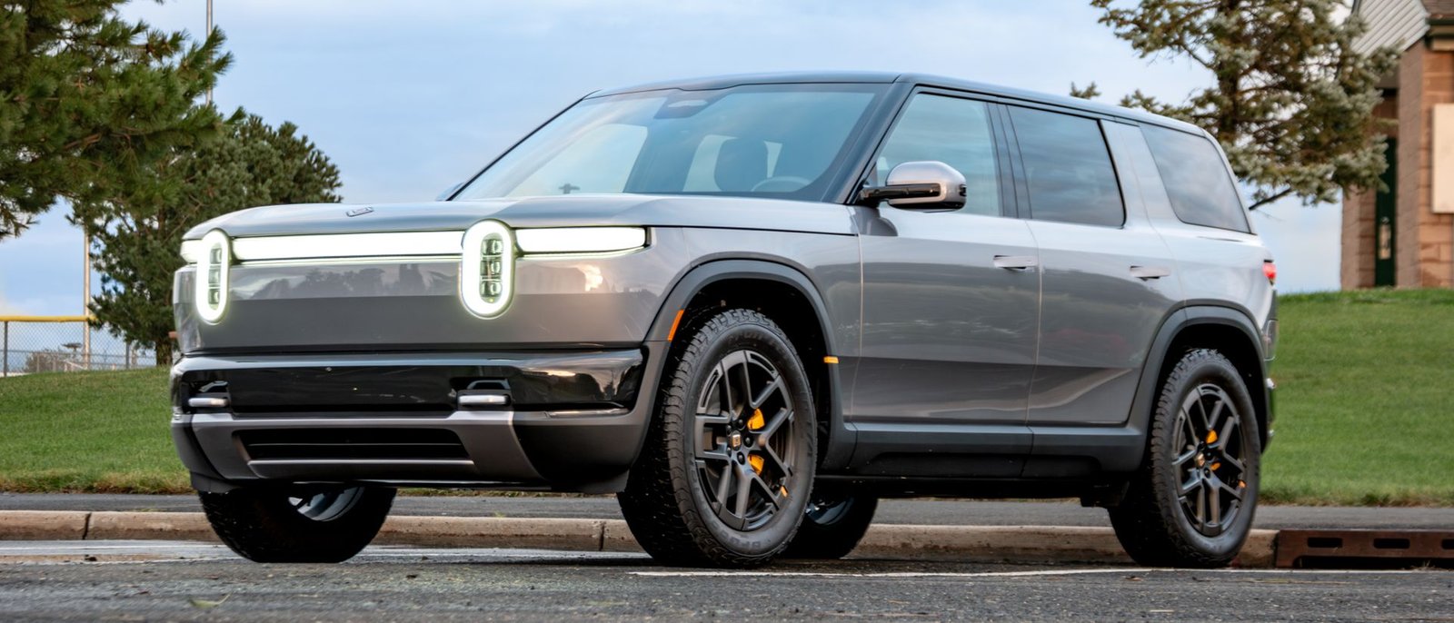 i-drove-the-rivian-r2-for-a-week-—-and-this-sub-$60k-electric-suv-lives-up-to-the-hype
