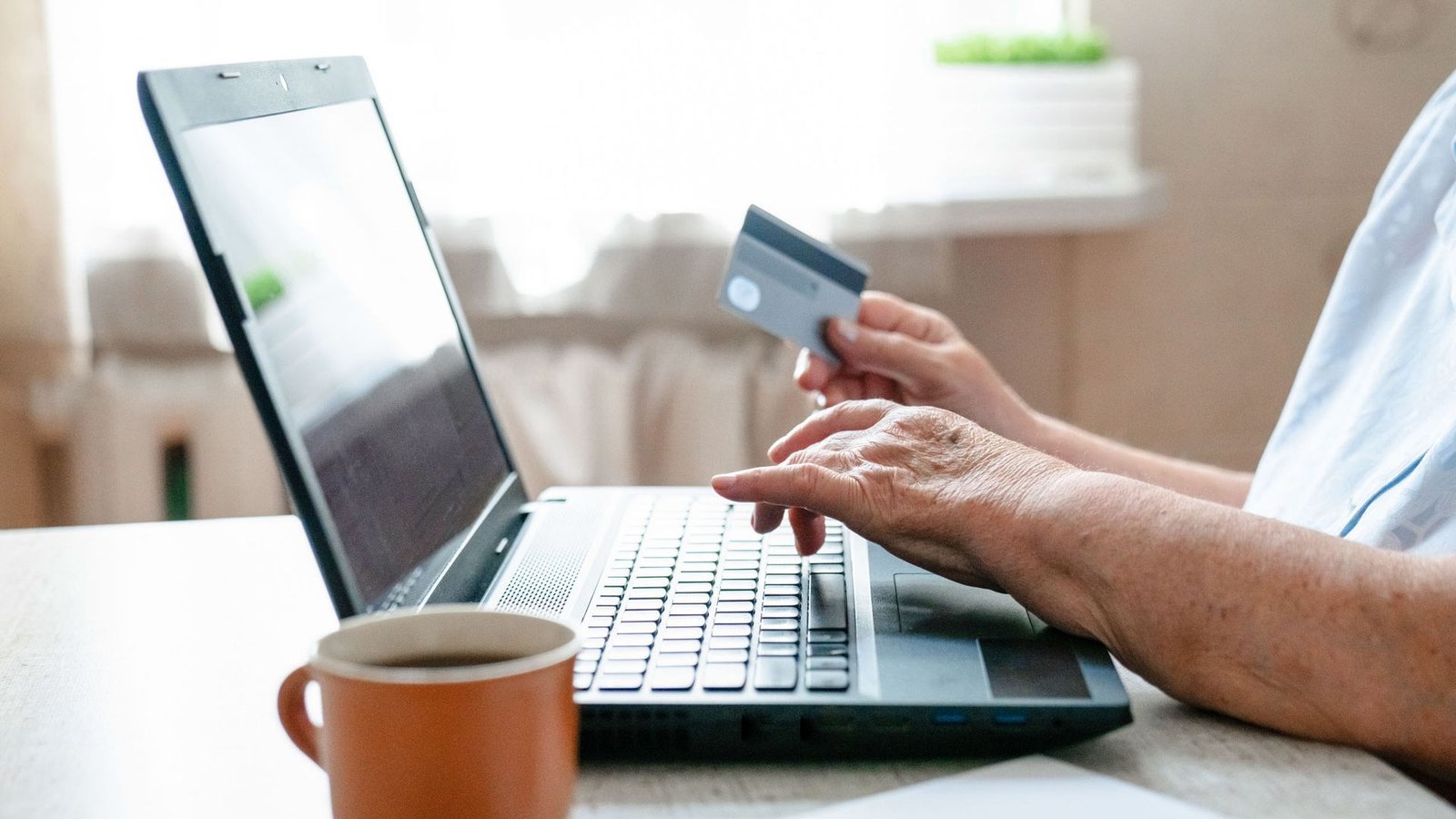 7-ways-to-use-chatgpt-to-shop-smarter-—-and-the-prompts-to-help-you-save