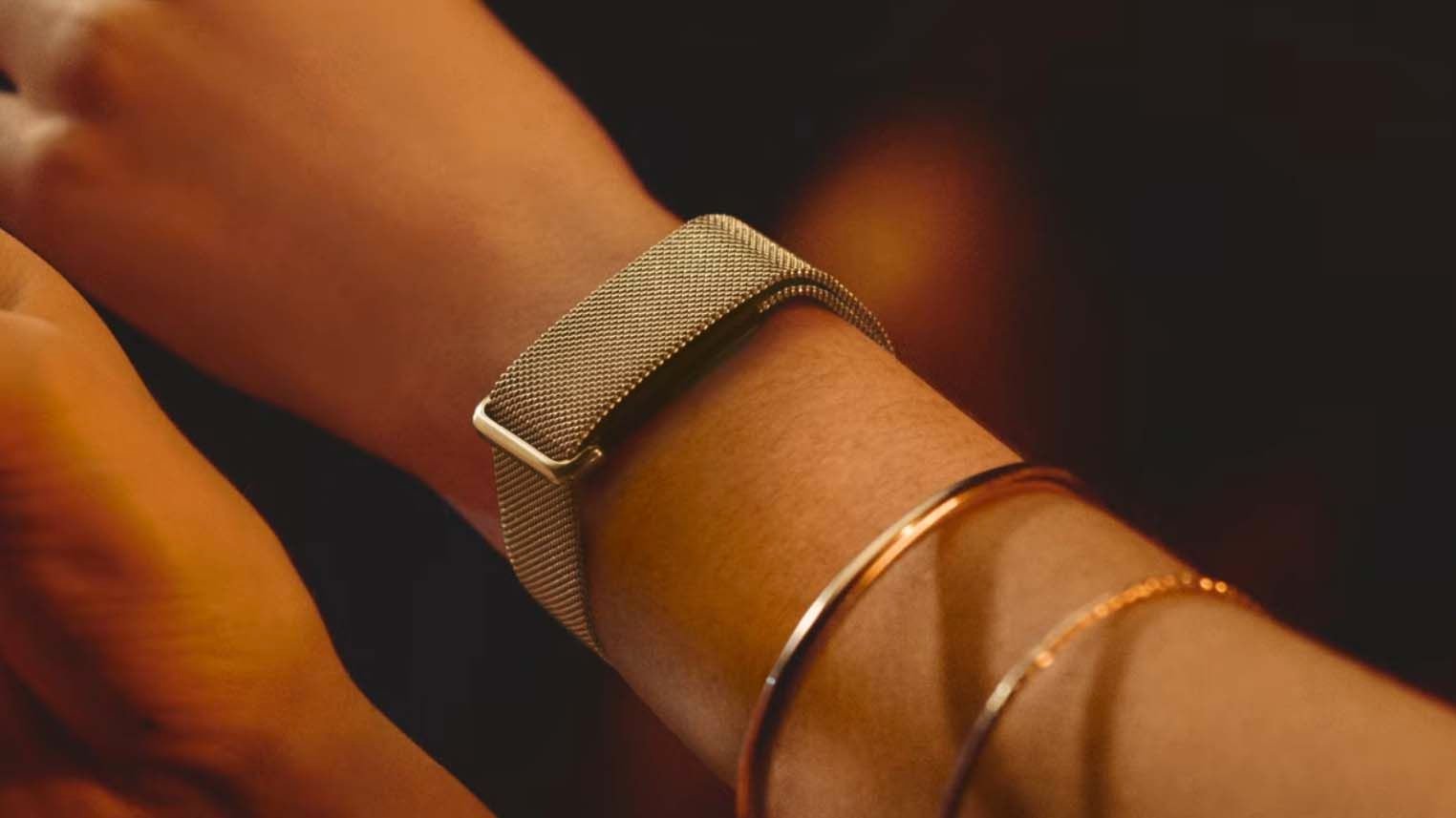 google-just-fixed-my-biggest-design-complaint-about-the-fitbit-air-—-and-it-looks-stunning